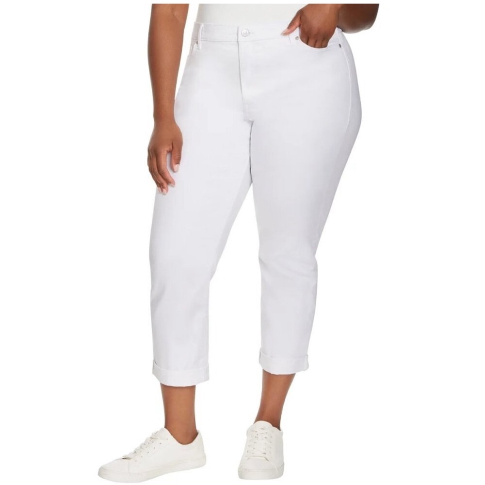 Gloria Vanderbilt NWT Ladies' Amanda Capri Size 10
Inseam 21